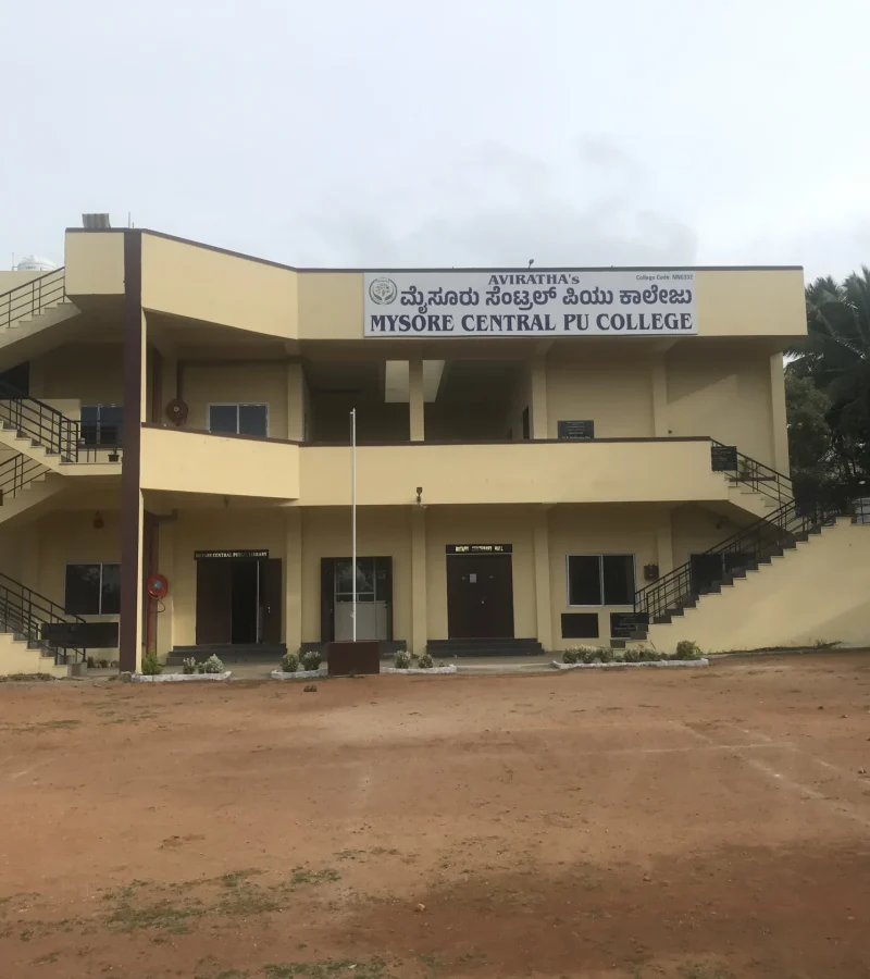 In this image there is a college building located in mysore. Best P U College in Mysore, Residential P U College in Mysore, Best P U Colleges for Science, puc colleges near me.