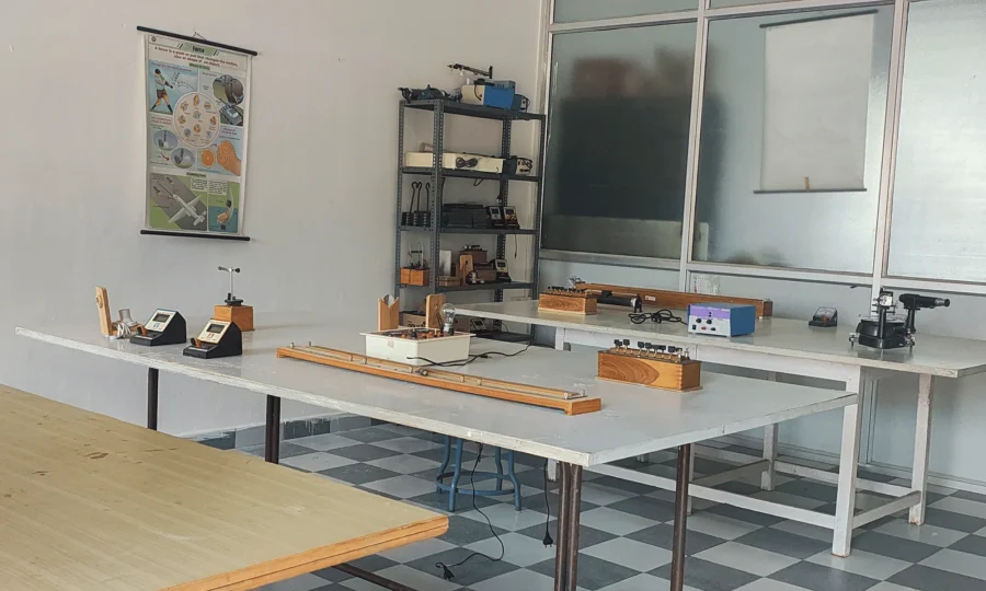 In this image it is a physics lab organized for the students. Best P U College in Mysore, Residential P U College in Mysore, Best P U Colleges for Science, puc colleges near me.